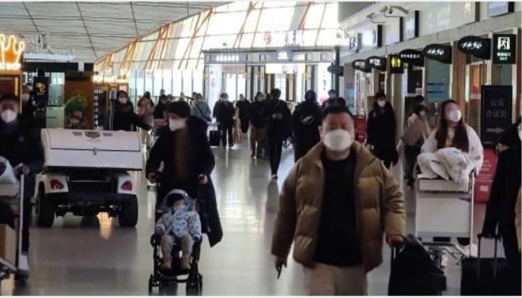 英國不再對自中國入境的旅客實施COVID-19（2019冠狀病毒疾病）抽樣採檢。 圖：新浪航空微博（資料照）