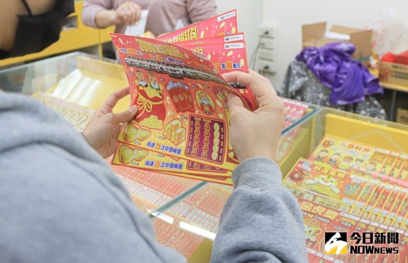 2000元刮刮樂已3人中百萬，網友尋規律張張中獎。（資料照片） 圖：葉政勳/攝