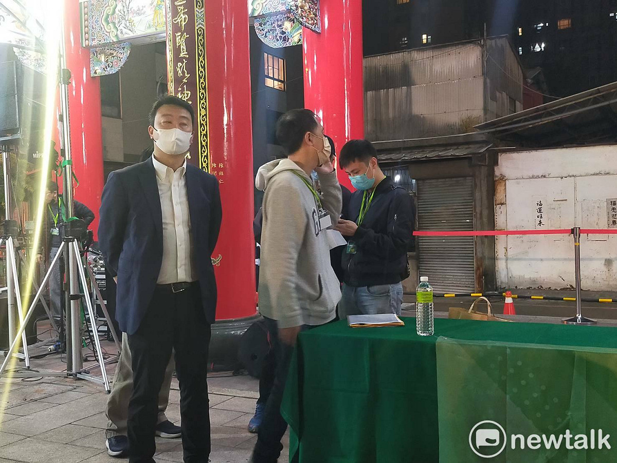 照片左邊戴口罩這就是陳世凱。 圖：唐復年/攝