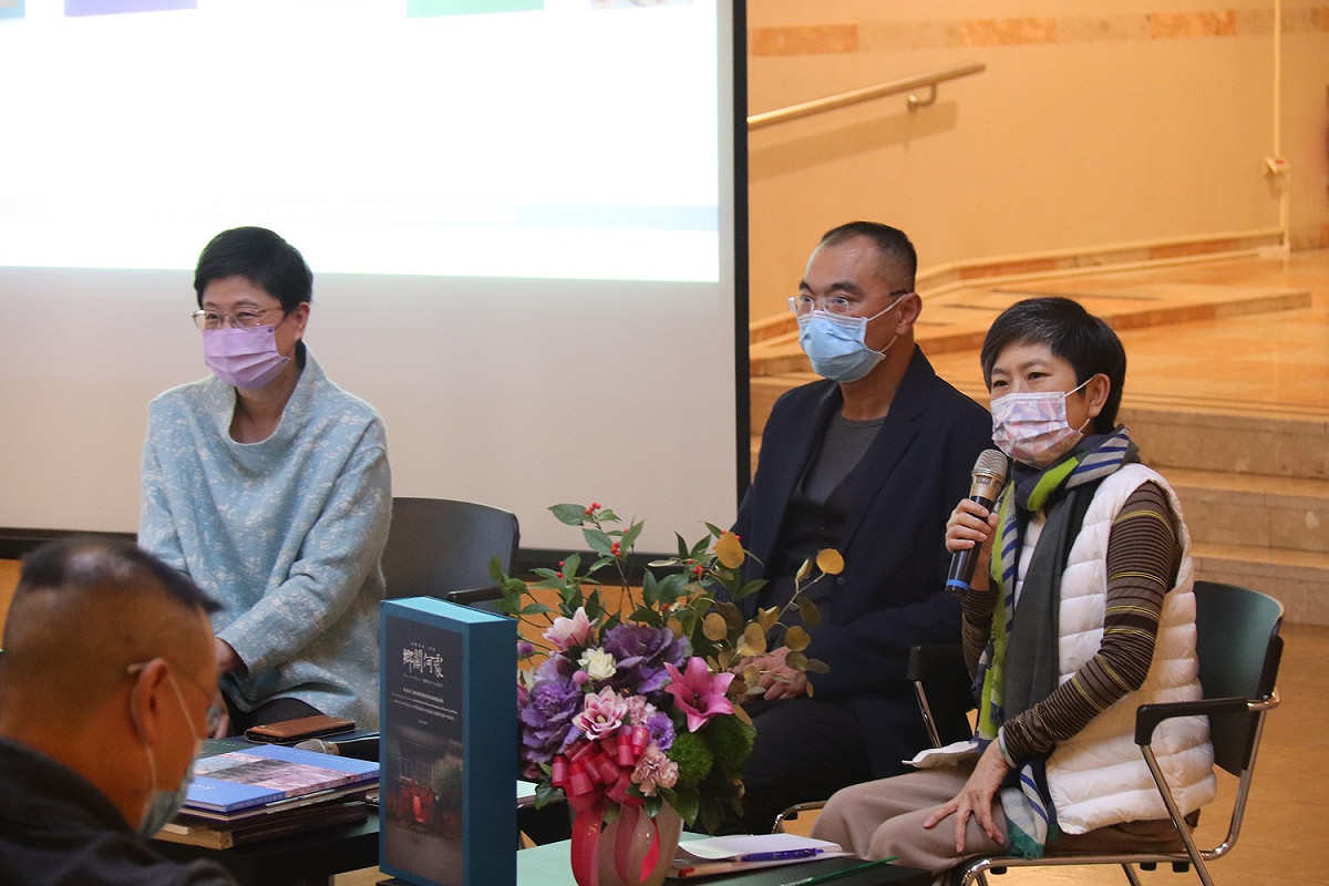 李玉玲(右)邀林宏璋(中)與作者侯淑姿與談。 圖：高雄市立美術館/提供