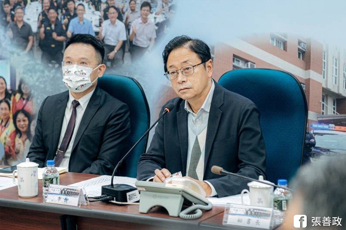 桃園市長張善政（右）上任未滿1月就遇到大停水事件，受到民眾批評。 圖：翻攝自張善政臉書