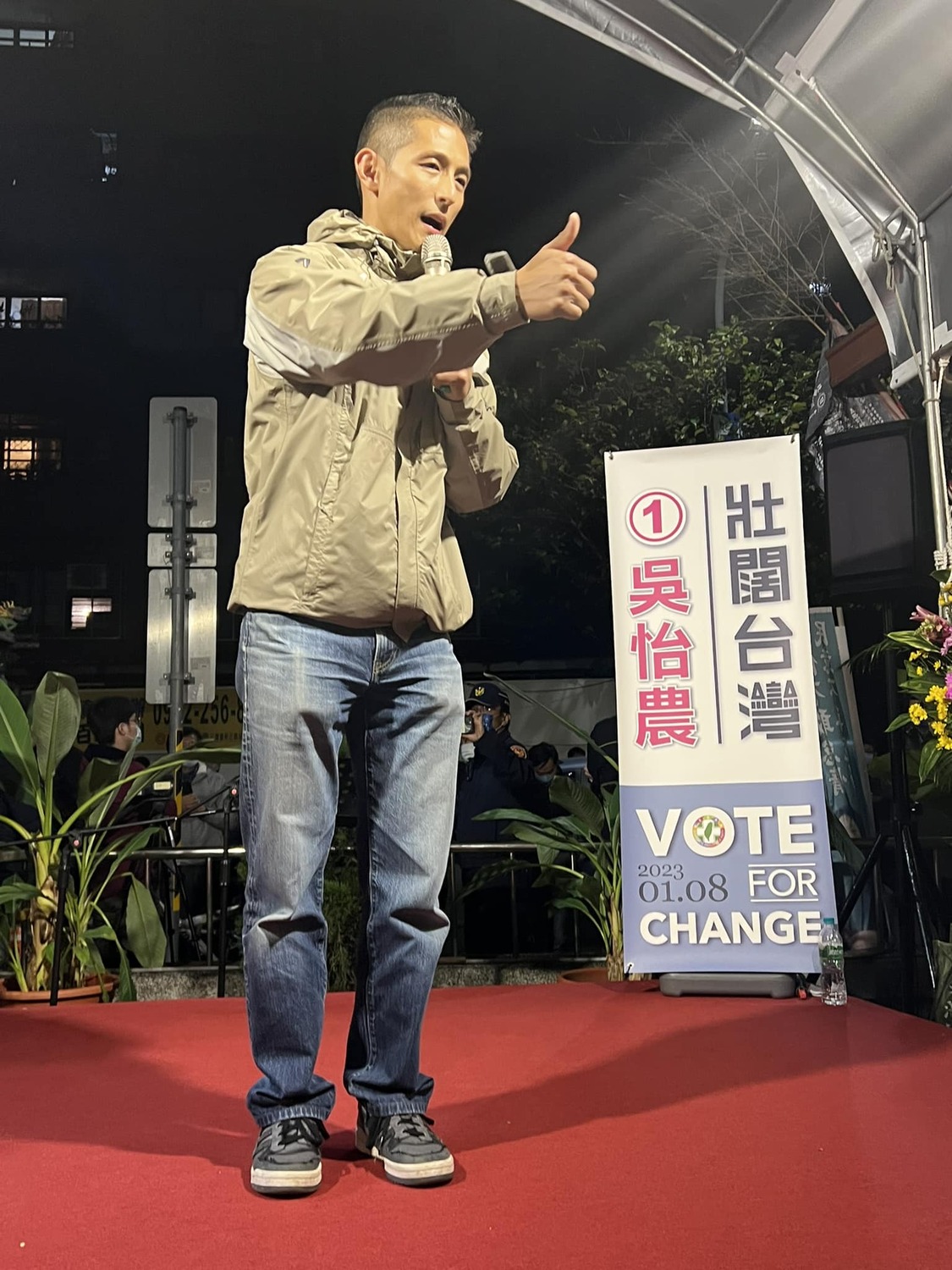 民進黨候選人吳怡農在立委補選小輸5780票。 圖：翻攝自吳思瑤臉書
