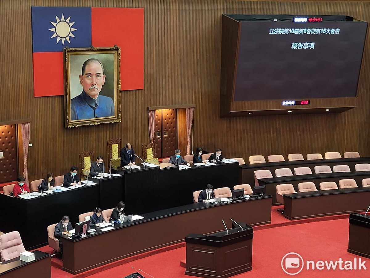 「回復徵集服常備兵現役之時間及年次」查照案上午在院會中通過。 圖：陳佩君／攝