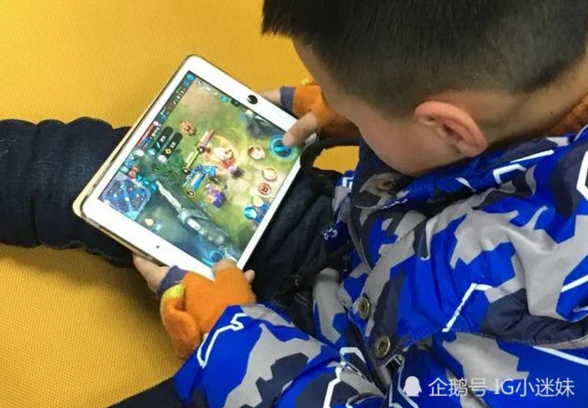 騰訊旗下騰訊遊戲今（9）日發布寒假暨春假期間未成年人遊戲限玩通知，規定僅特定14天的晚上8至9點未成年人可登錄遊戲，共計僅14個小時。 圖：擷自騰訊網
