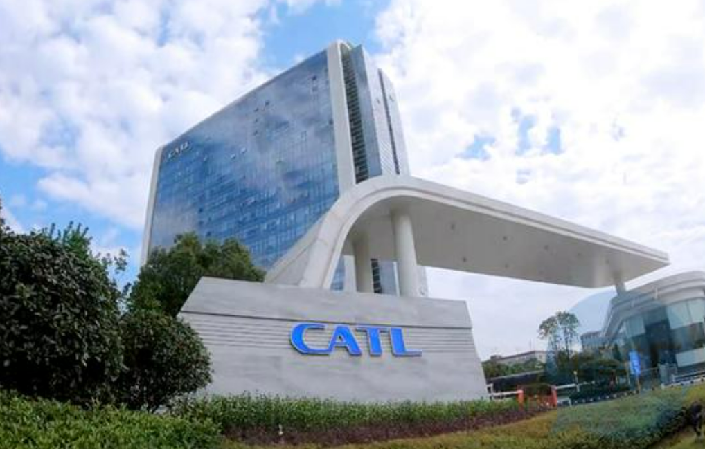 中國新能源科技企業寧德時代 ( CATL ) 獨佔全球將近 4 成的市占率，但近日卻被同行指控濫用專利權惡意維權不正當競爭行為。 圖 :翻攝自中國新浪新聞
