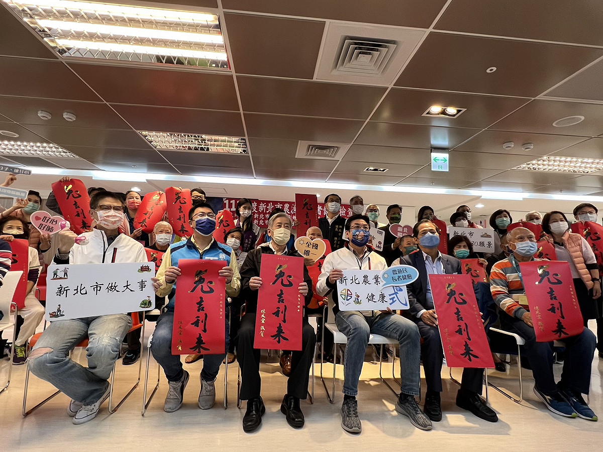 劉和然今(9)日到新北市立聯合醫院三重院區訪視，於年節前關心農漁民長者健康檢查情況。 圖：新北市農業局提供