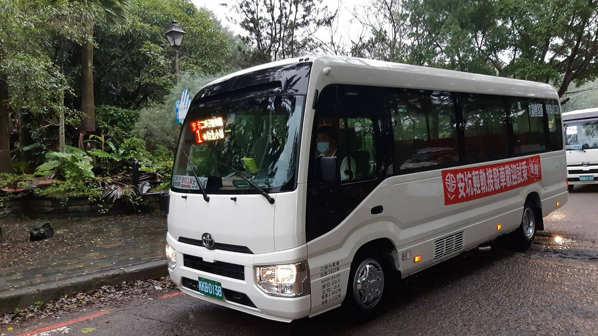 安坑輕軌履勘接駁公車歡迎免費試乘。 圖：新北市交通局提供
