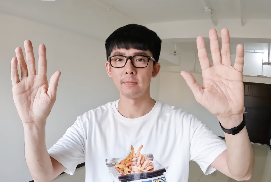 網紅阿滴宣布購入新屋，直呼「不用靠妹妹了！」 圖：翻攝自阿滴英文YT頻道