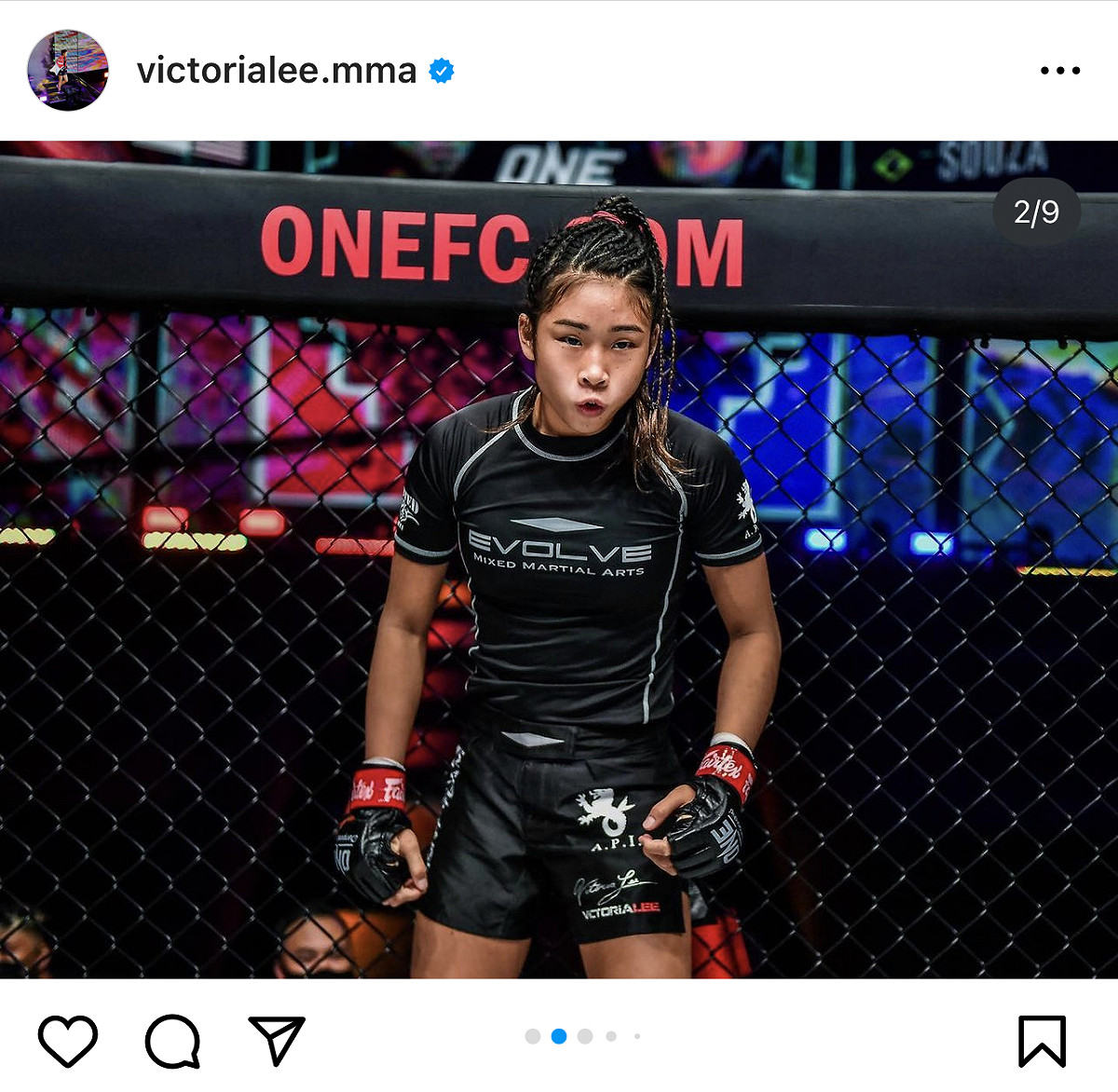 李勝惠跟隨兄姐投身格鬥， 2021 年 2 月在 ONE Championship 職業賽首度出賽就奪冠，擊敗泰國選手蘇妮莎斯里森，被視為最具潛力登上世界舞台的女格鬥選手。 圖：翻攝自李勝惠 instagram