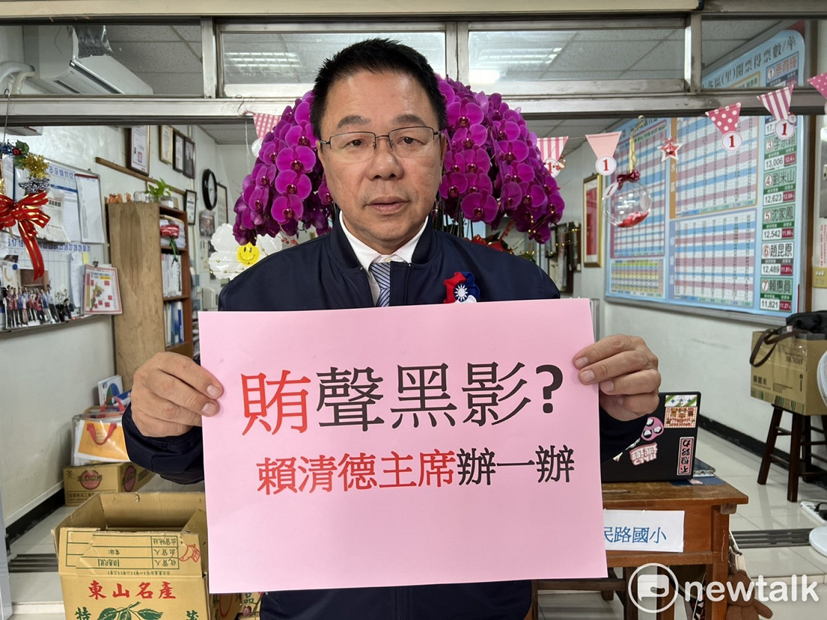 台南市議會國民黨團書記長蔡育輝表示，副總統賴清德要選民進黨主席，公開說「國民黨黑，民進黨不能跟著黑。」賴清德縱容學甲爐碴案、太陽光電弊案，讓台南成為黑金黑道故鄉，居然還甩鍋給國民黨，賴清德就是台南成為黑金故鄉的戰犯。 圖：國民黨團提供