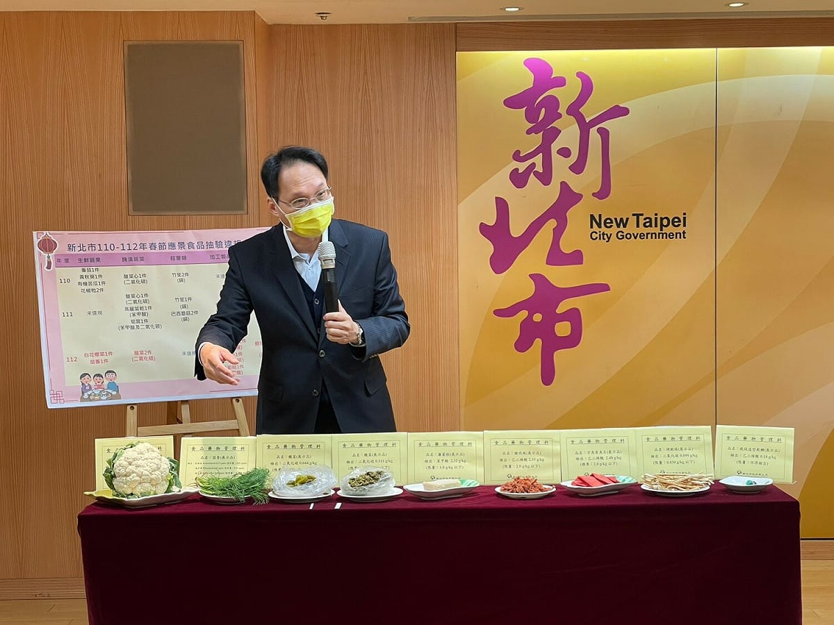衛生局副局長許朝程解說食品檢驗成果。 圖：新北市衛生局提供