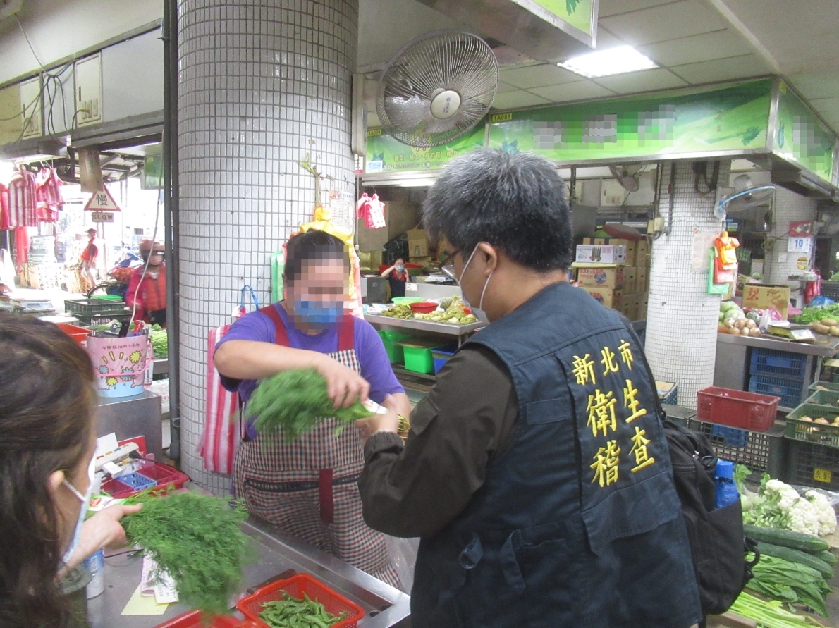 新莊第一公有零售市場－茴香不合格。 圖：新北市衛生局提供