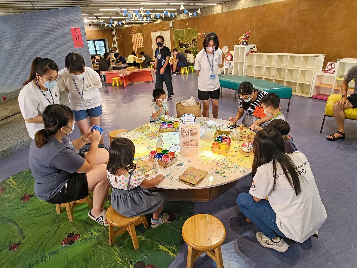 新北文化大使學員學習博物館運作業務，並實際體驗，累積文化工作經驗。 圖：新北市文化局提供