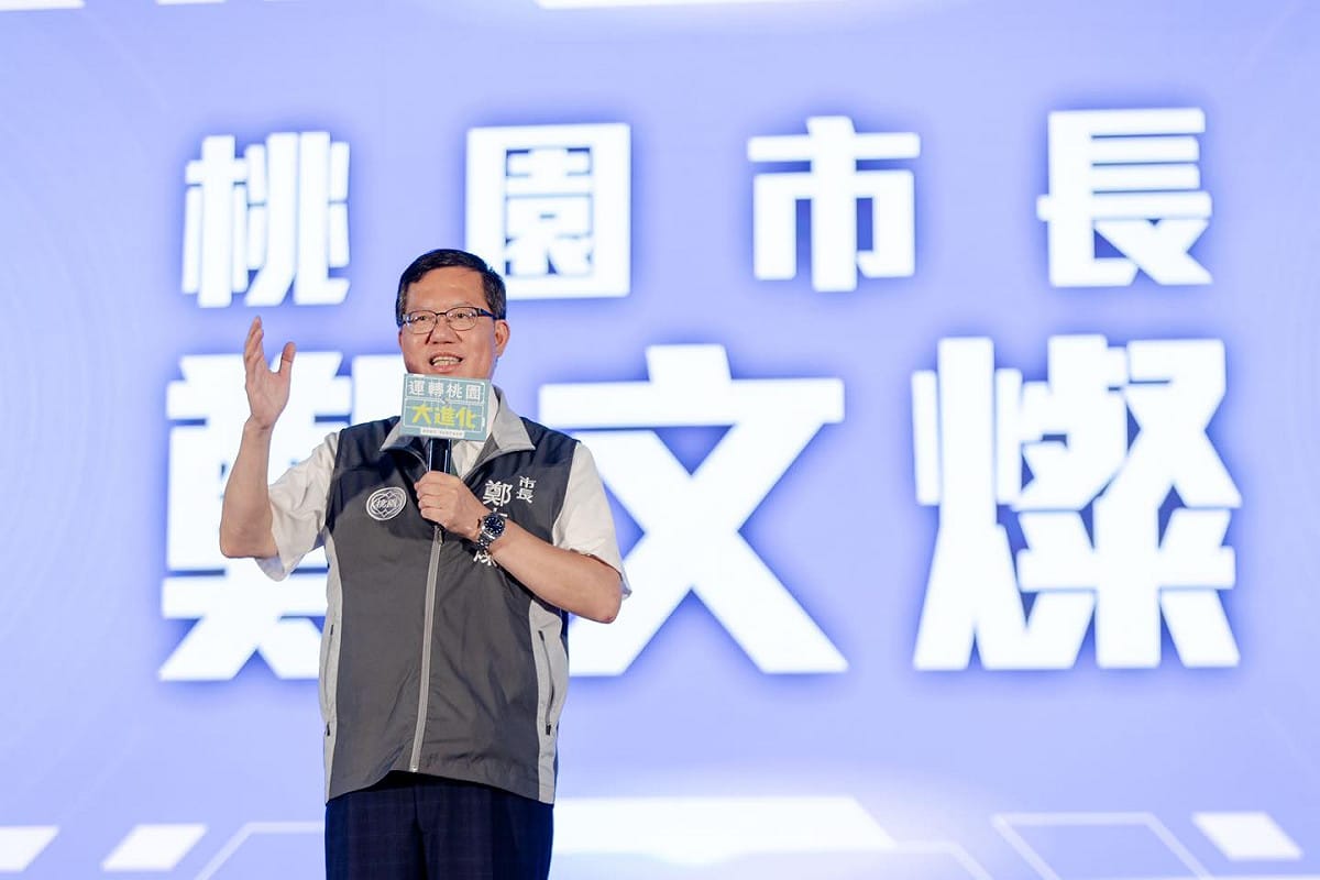 前桃園市長鄭文燦10日澄清桃園市龍潭區三坑抽水站爆管釀南桃園逾33萬戶大停水事件，有關阻擋三坑中繼加壓站一事，直斥「抹黑」、「違背事實」。 圖：翻攝鄭文燦臉書(資料照片)