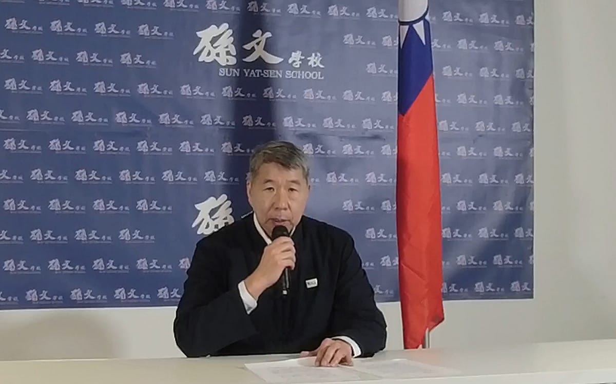 孫文學校總校長張亞中今 ( 16 ) 日舉行「明天以後：治國理念政策說明會」，大談參選總統的政見，並承諾將台灣定位成「非戰和平區」。 圖：擷取自張亞中孫文學校臉書