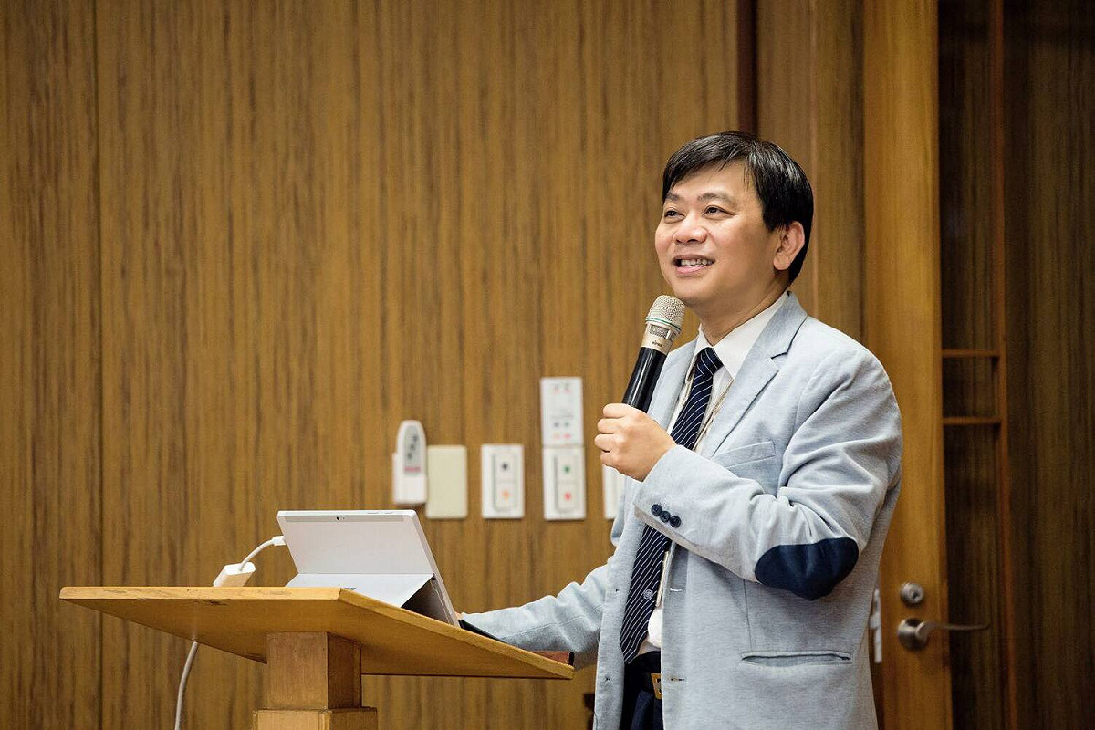 麥當勞工讀生，因搬薯條進出冷凍庫，昏迷住院5個月後身亡。重症醫黃軒今於臉書針對此事表示，溫差很要人命的！尤其溫差大於5°C 以上，就會愈來愈危險了。 圖：翻攝自黃軒 個人臉書