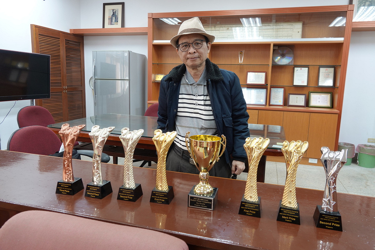 黃吉川教授帶領的團隊獲獎無數。 圖：翻攝自成功大學官網
