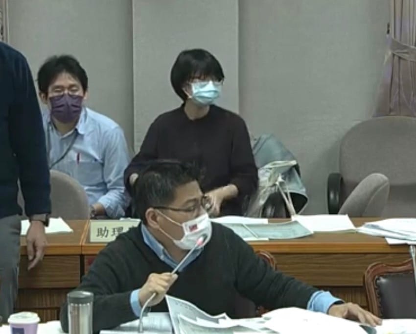 邱顯智再次與柯建銘槓上。 圖：翻攝自邱顯智YouTube頻道