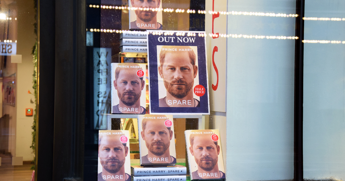 哈利王子個人回憶錄《備胎》（Spare）開賣。 圖：翻攝自Foyles Bookshop推特