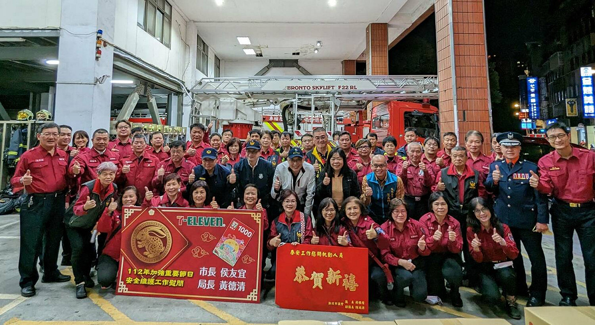 謝政達慰問第一大隊。 圖：新北市消防局提供