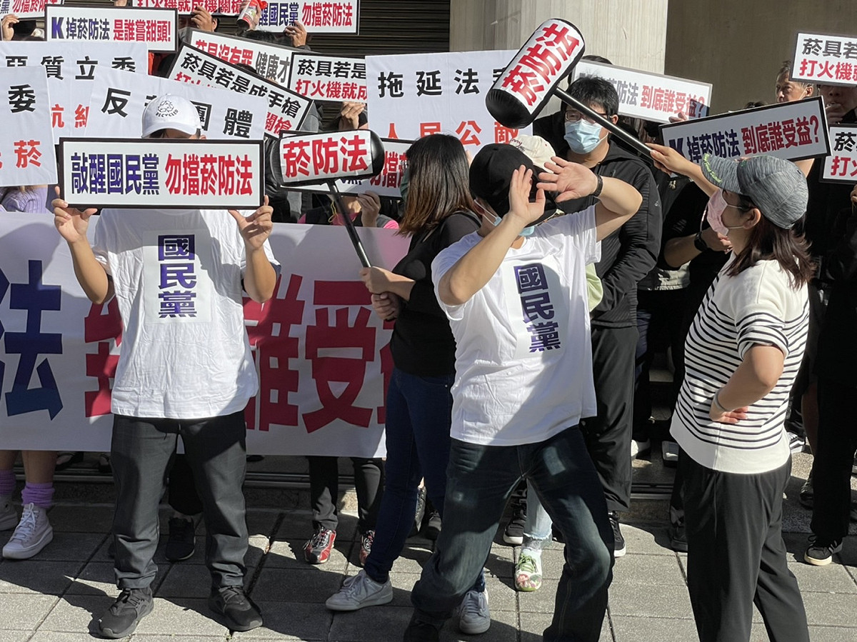 媽媽社工呼籲盡快通過菸害防制法。 圖：反菸團體/提供