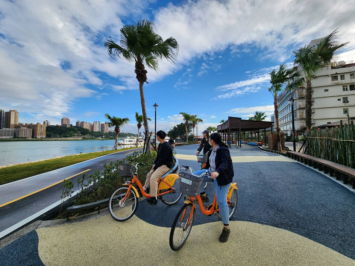 龍形渡船頭休憩廣場改善工程，提升自行車道及週邊環境。 圖：新北市高灘處提供