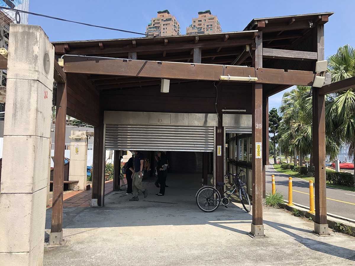 龍形渡船頭休憩廣場改善工程（船屋）-施工前。 圖：新北市高灘處提供