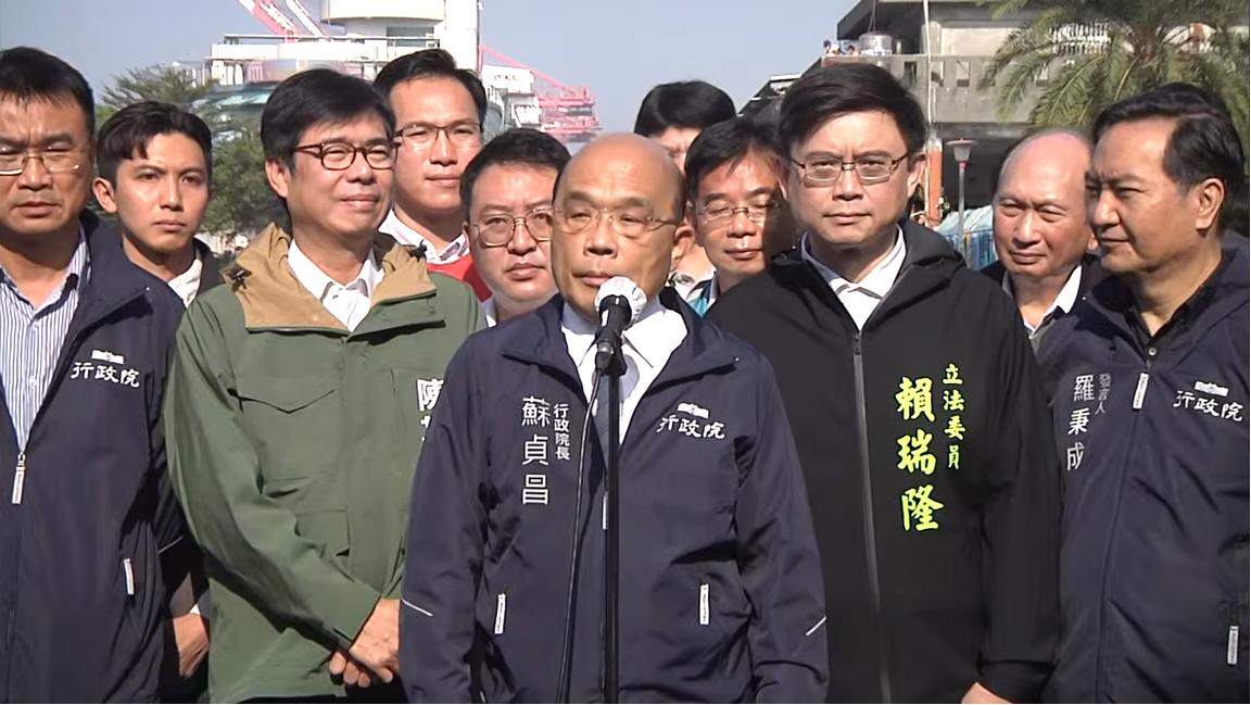 行政院長蘇貞昌今（13）日上午到高雄視察前鎮漁港建設計畫推動情形前受訪。 圖：擷自直播畫面