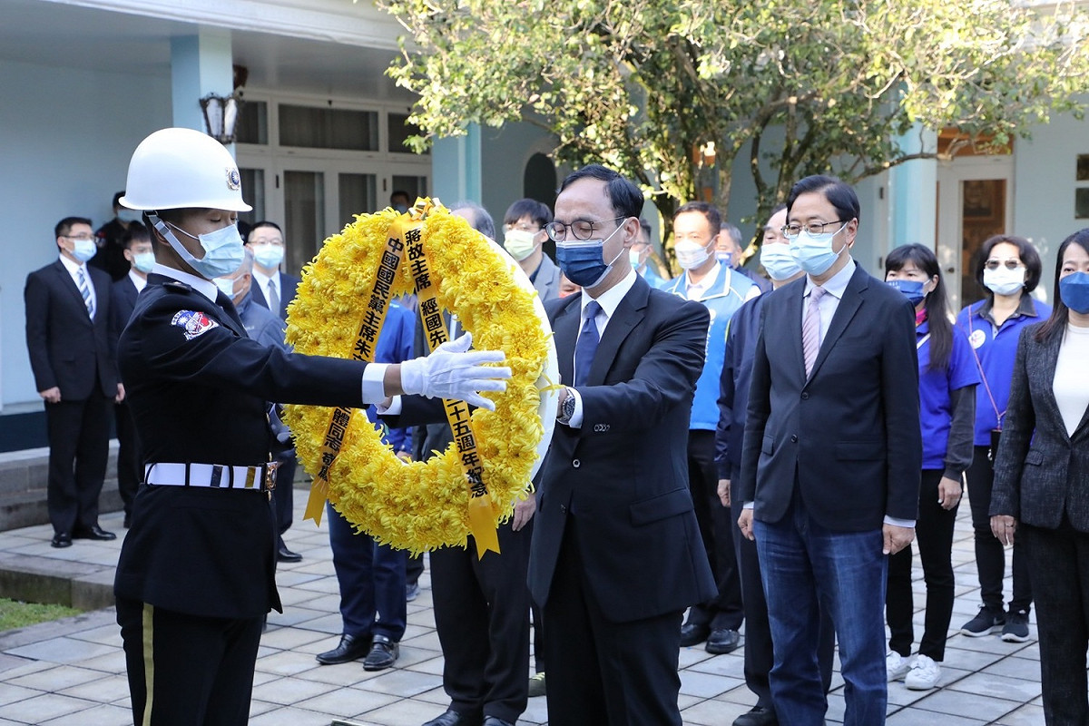 國民黨主席朱立倫率黨務主管赴桃園大溪頭寮陵寢謁陵。 圖：國民黨文傳會/提供