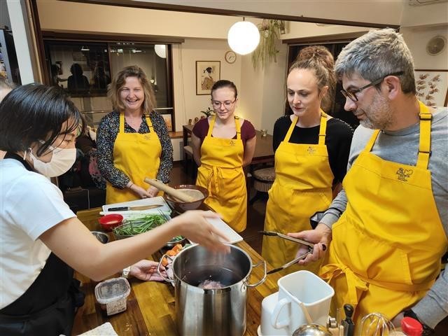Mayuko’s Little Kitchen主理人岡田真由子的好手藝，深受同為專業料理教師的母親影響。 圖：ⒸMayuko’s Little Kitchen／提供