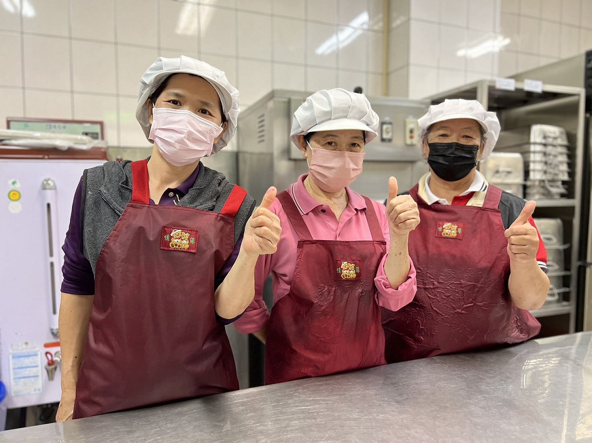嘉義市幼兒園廚媽今年一月起加薪5523元。 圖：嘉義市政府/提供
