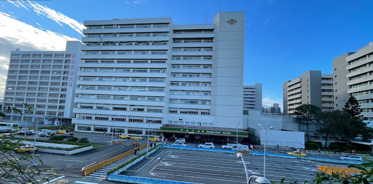 中央健保署今(15)日公布110年領取健保費用2億元以上共225家醫院與院所的財務報告，而最賺錢醫院為林口長庚，整體營收34.79億！ 圖：翻攝自Google Map