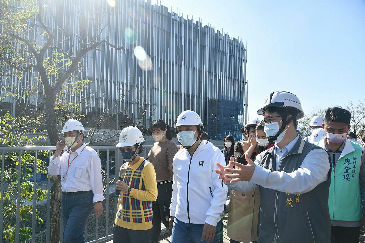 侯友宜期盼帶三鶯大橋及美術館工程完工後，讓三鶯地區蓬勃發展。 圖：新北市新聞局提供