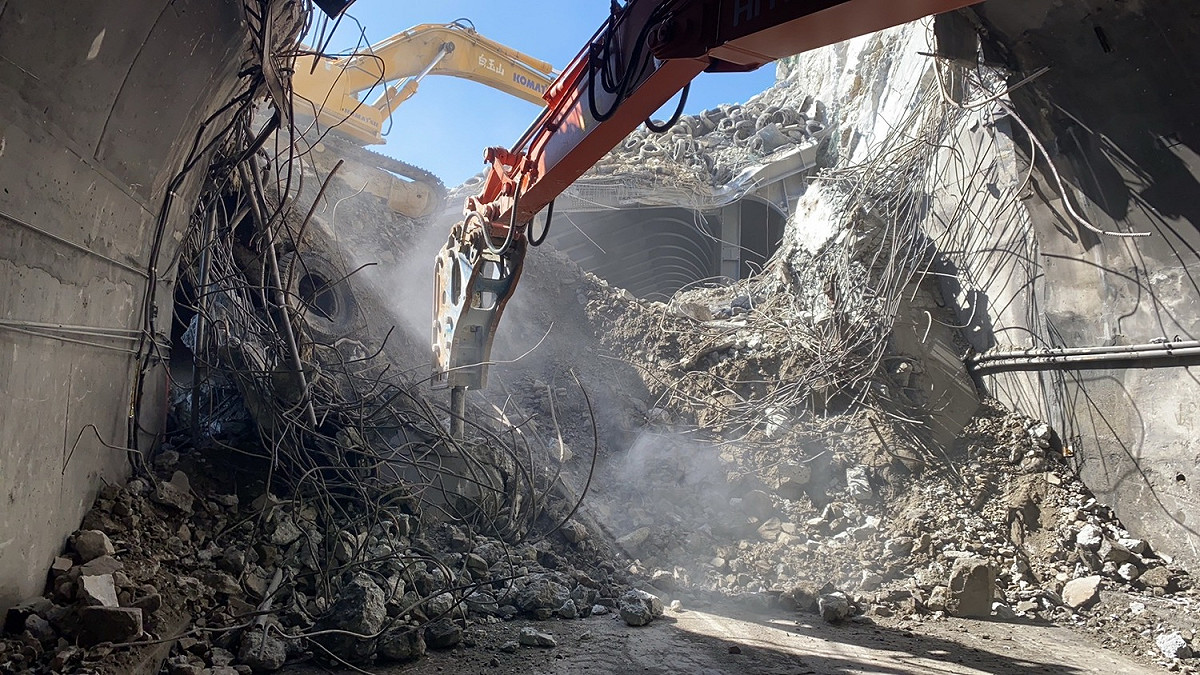 公路總局表示，明隧道上方堆積之土石約180立方公尺已清理。 圖：公路總局／提供