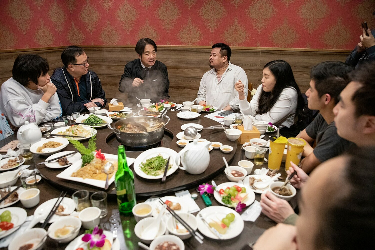 賴清德表示，傾聽不拘形式，他會繼續傾聽所有真誠的建言，期望能給大家越來越好的台灣。 圖：翻攝賴清德臉書