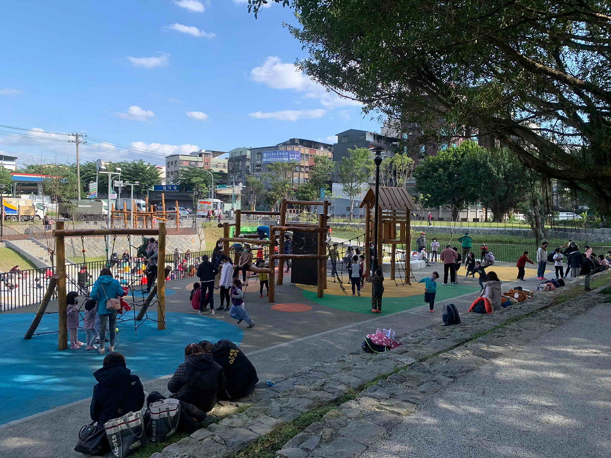 兒童遊樂天堂，結合大自然遊具。 圖：新北市水利局提供