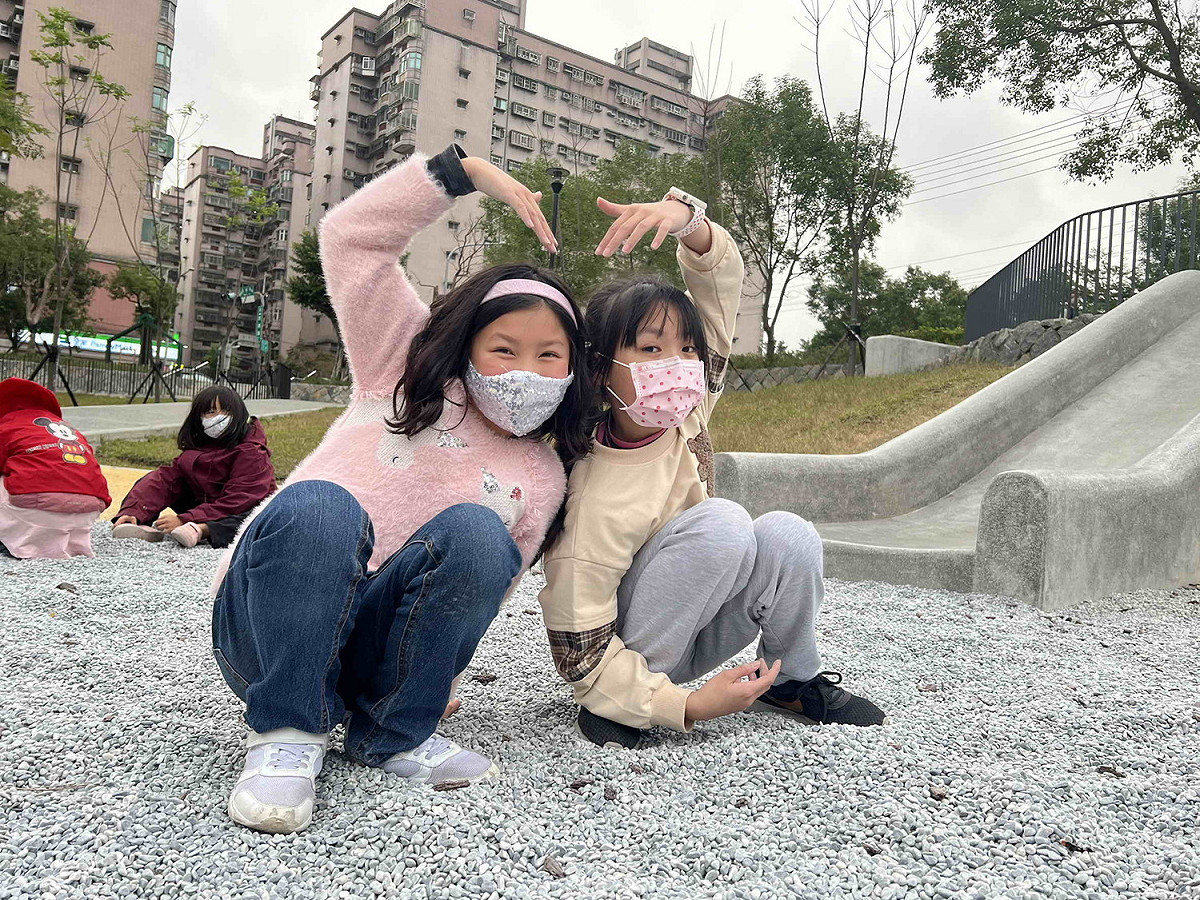 公園沙地提升趣味性。 圖：新北市水利局提供