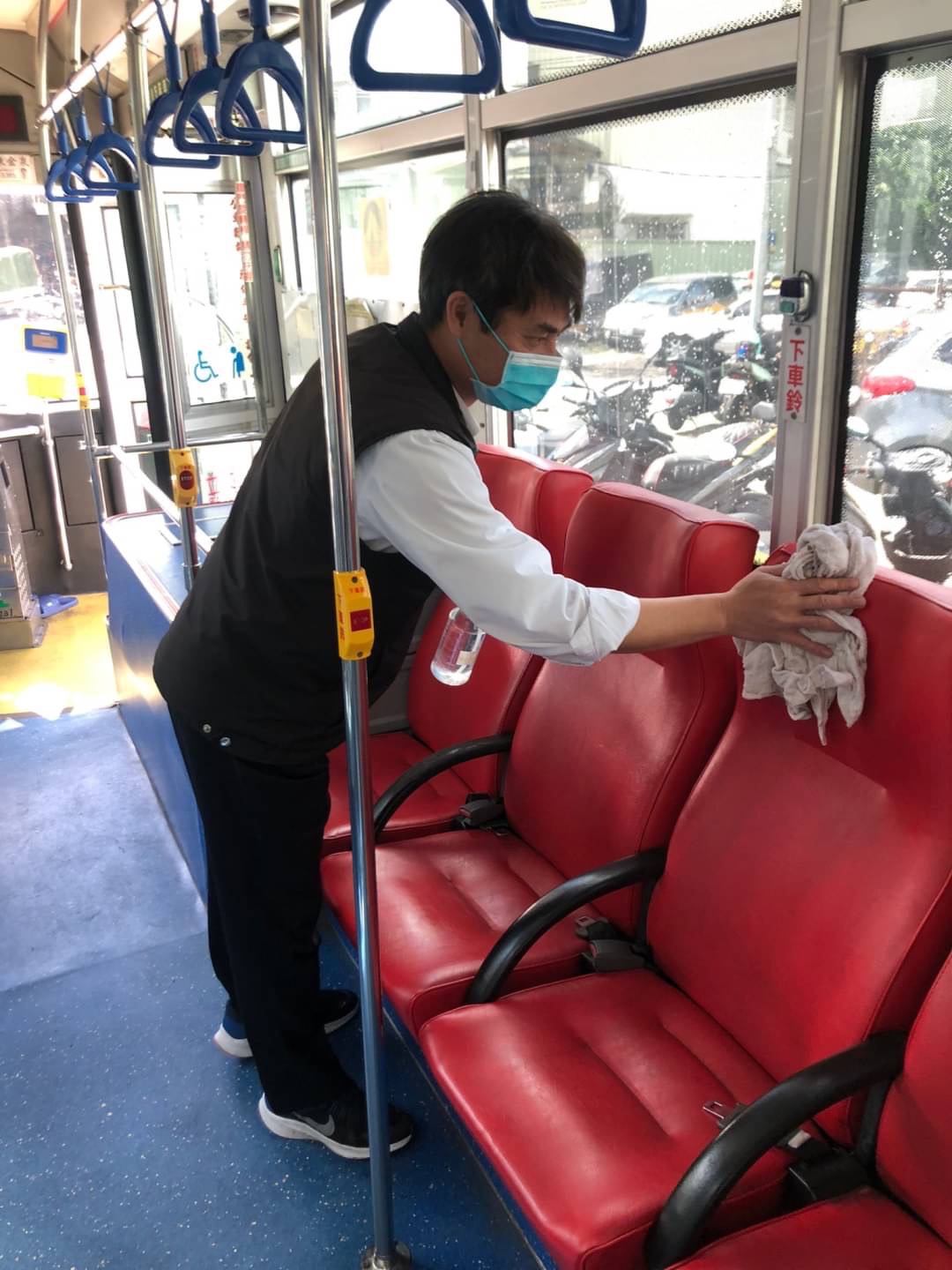 公車持續做好防疫措施。 圖：新北市交通局提供