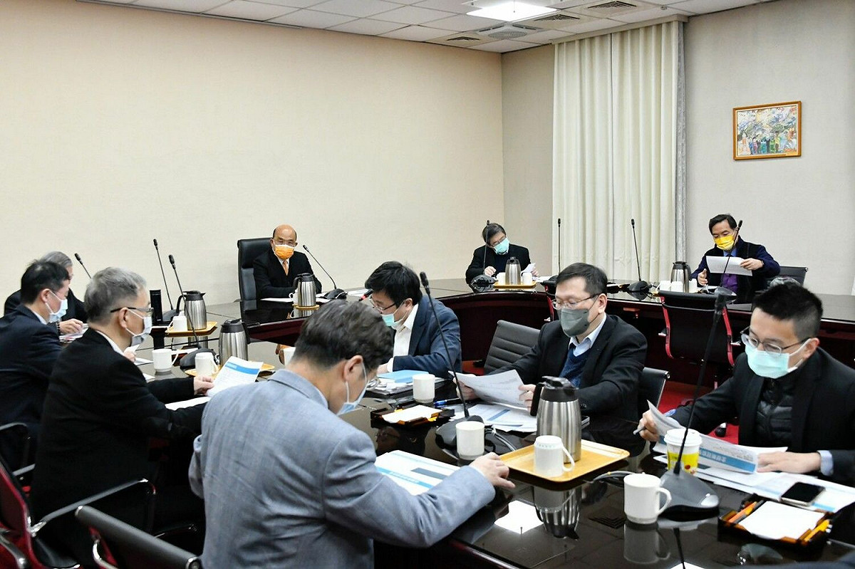 行政院長蘇貞昌今(16)天上午7時30分召開擴大防疫會議。 圖：行政院提供