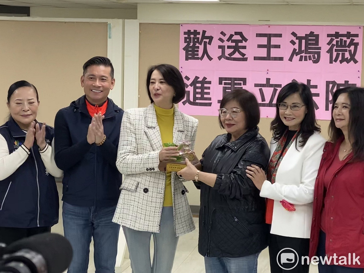 國民黨台北市議會黨團今歡送準立委王鴻薇。 圖：周煊惠 / 攝