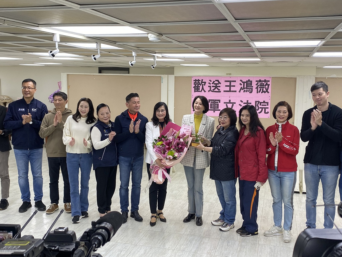 國民黨台北市議會黨團今歡送準立委王鴻薇。 圖：周煊惠 / 攝