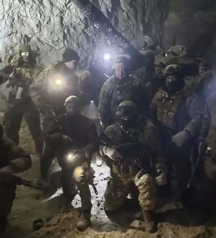 「瓦格納」雇傭兵有大約 50000 人，僅有 10000 人是前職業軍人，其餘 40000 人都是從監獄中招募的囚犯。其裝備和訓練也被認為強於一般俄軍。 圖：翻攝自騰訊網