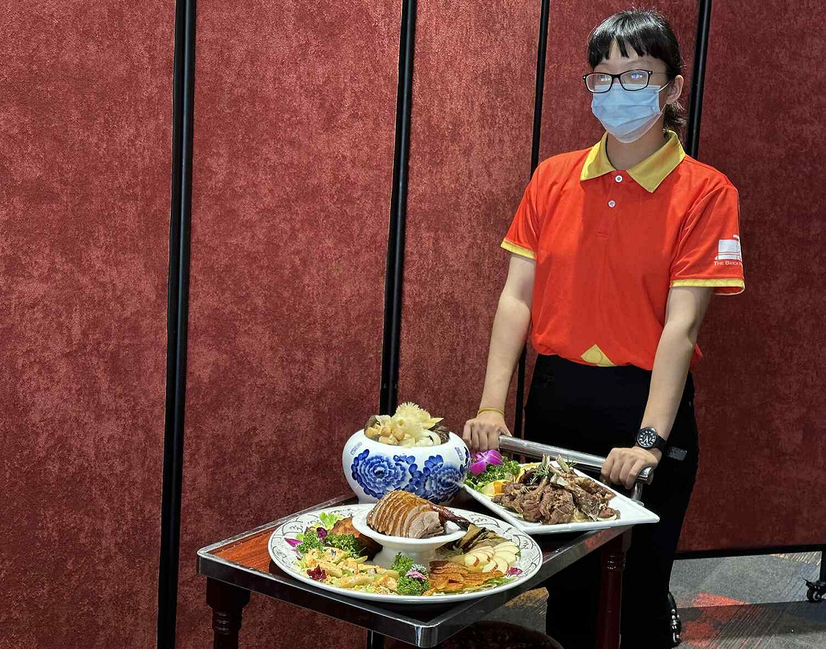 結合南故宮兔年特展，嘉義縣棒棒積木飯店推出年菜、圍爐凍漲優惠。 圖：業者/提供