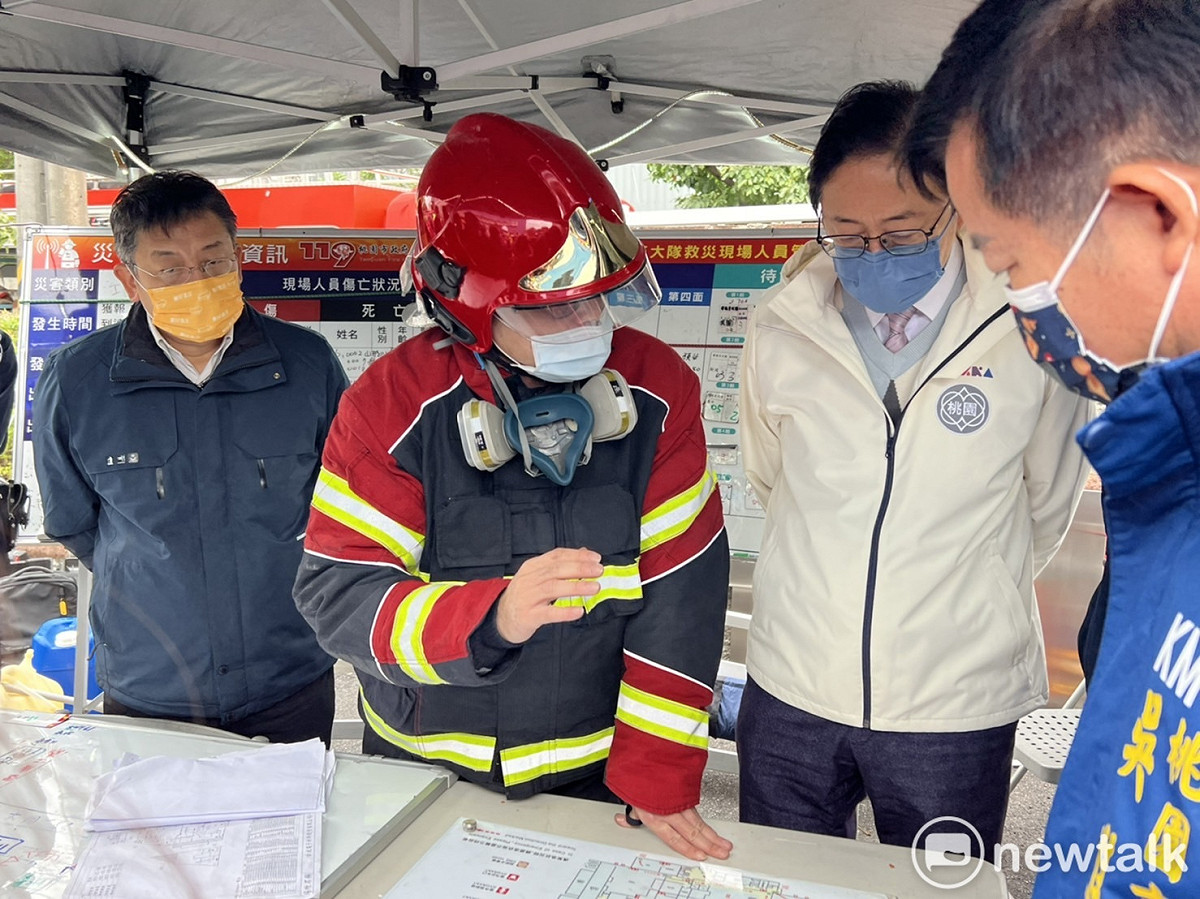 張善政至台光電子桃園廠了解昨晚火災後續處置狀況。 圖：林昀真／攝
