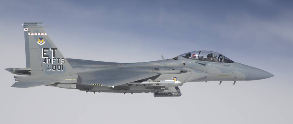 2022 年 11 月 29 日，一架 F-15EX Eagle II 發射了一枚 AIM-120 AMRAAM 導彈，測試戰鬥機的新型飛彈掛載設備。 圖 : 翻攝自美國空軍