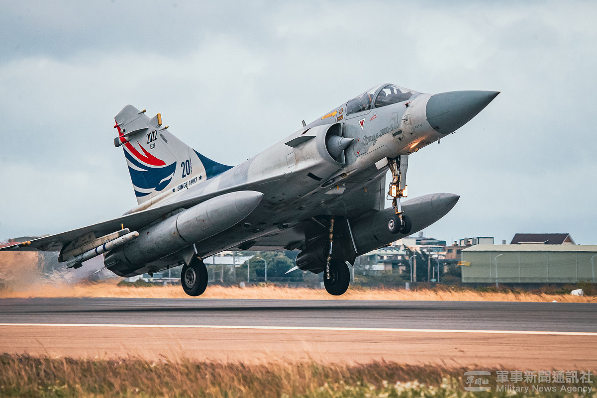 中國解放軍近日對台威脅加劇，我方也積極演練，圖為我國空軍第二聯隊今年1月5日進行的新年戰備演訓。 圖：翻攝自軍聞社官網
