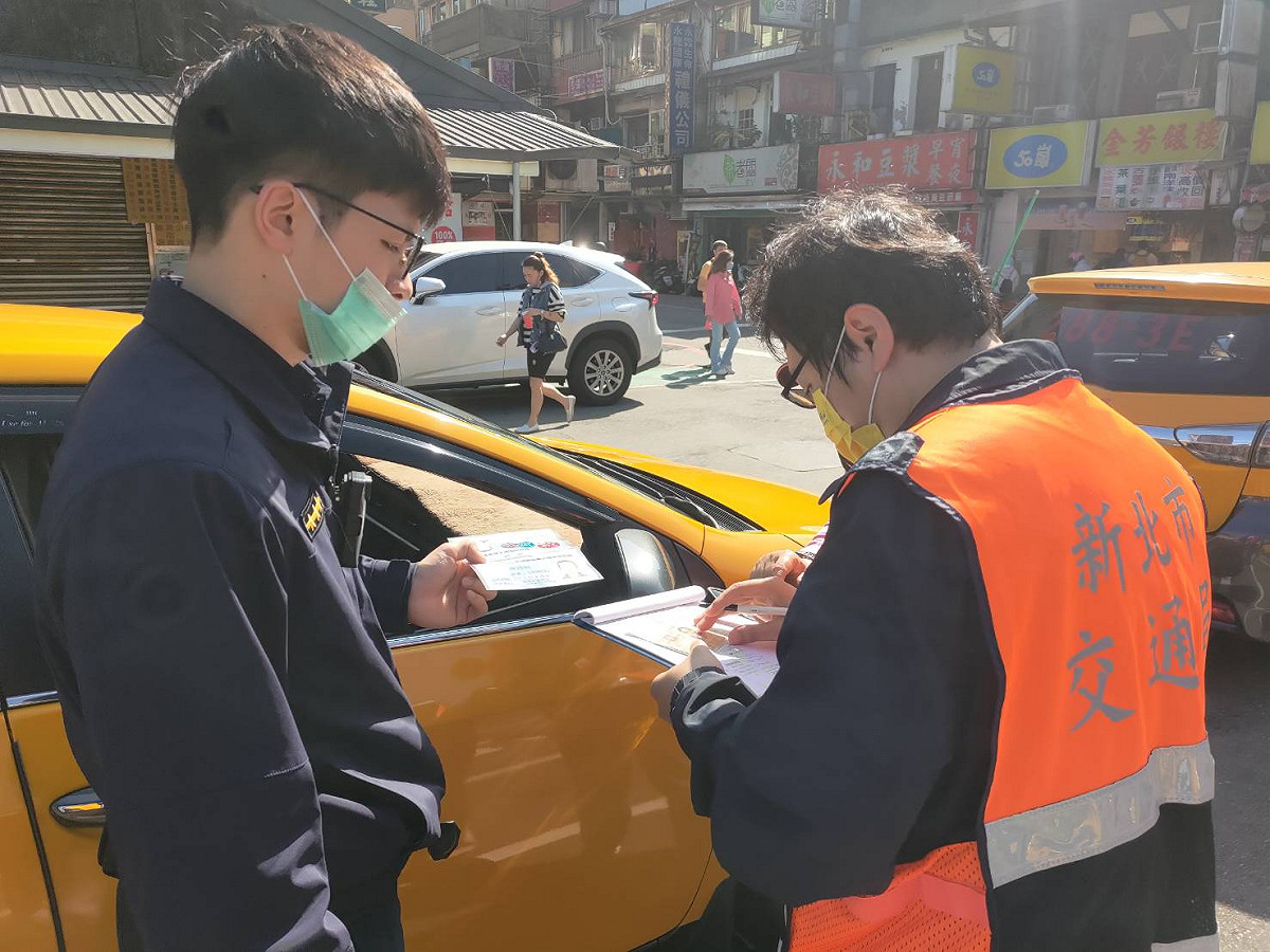瑞芳稽查。 圖：新北市交通局提供