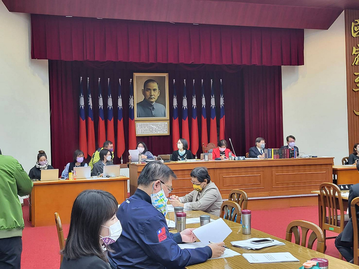 立法院經濟等5個委員會今併案審查攸關發現金的「全民共享」特別條例。 圖：陳佩君／攝