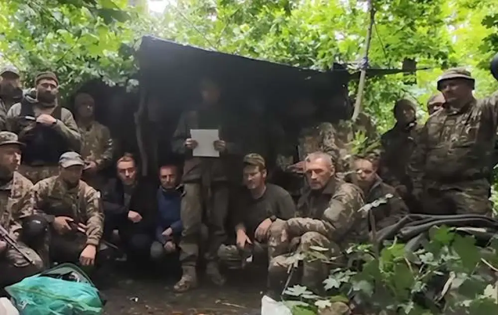 烏軍拍攝反戰的影片 圖：翻攝自 騰訊網