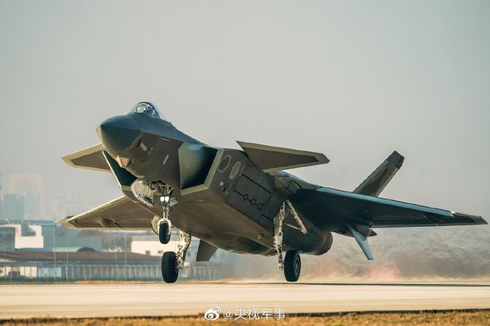 中國解放軍殲-20戰鬥機。 圖：翻攝央視軍事
